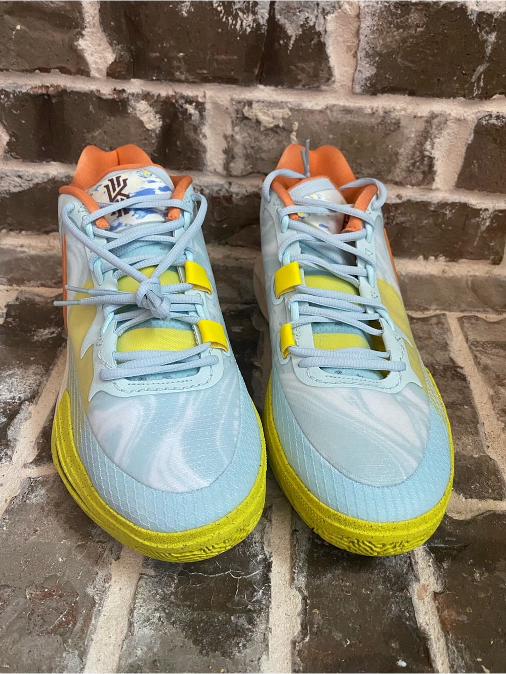 Nike Kyrie 8 Eagle sneakers in a glacier blue and yellow strike colorway - Picture 2 of 6